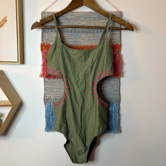 Aerie Cut Out Full Coverage One Piece Swimsuit Medium - Picture 3 of 6